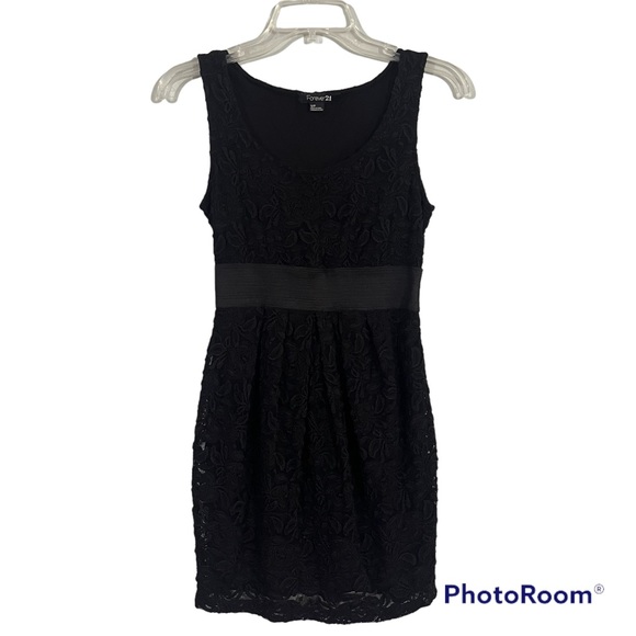 Forever 21 Dresses & Skirts - Forever 21 Women’s size S/P black sleeveless mini dress with lace overlay